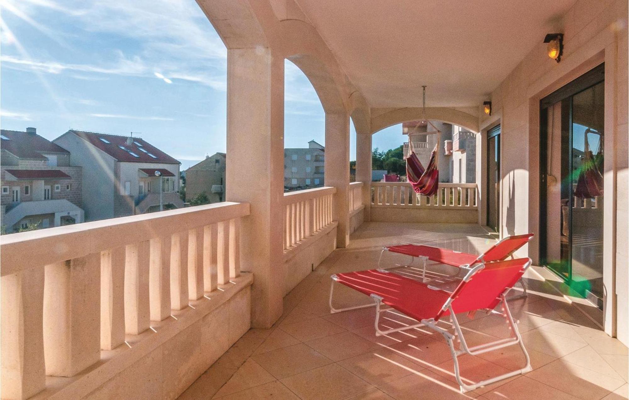 2 Bedroom Lovely Apartment In Bol Luaran gambar