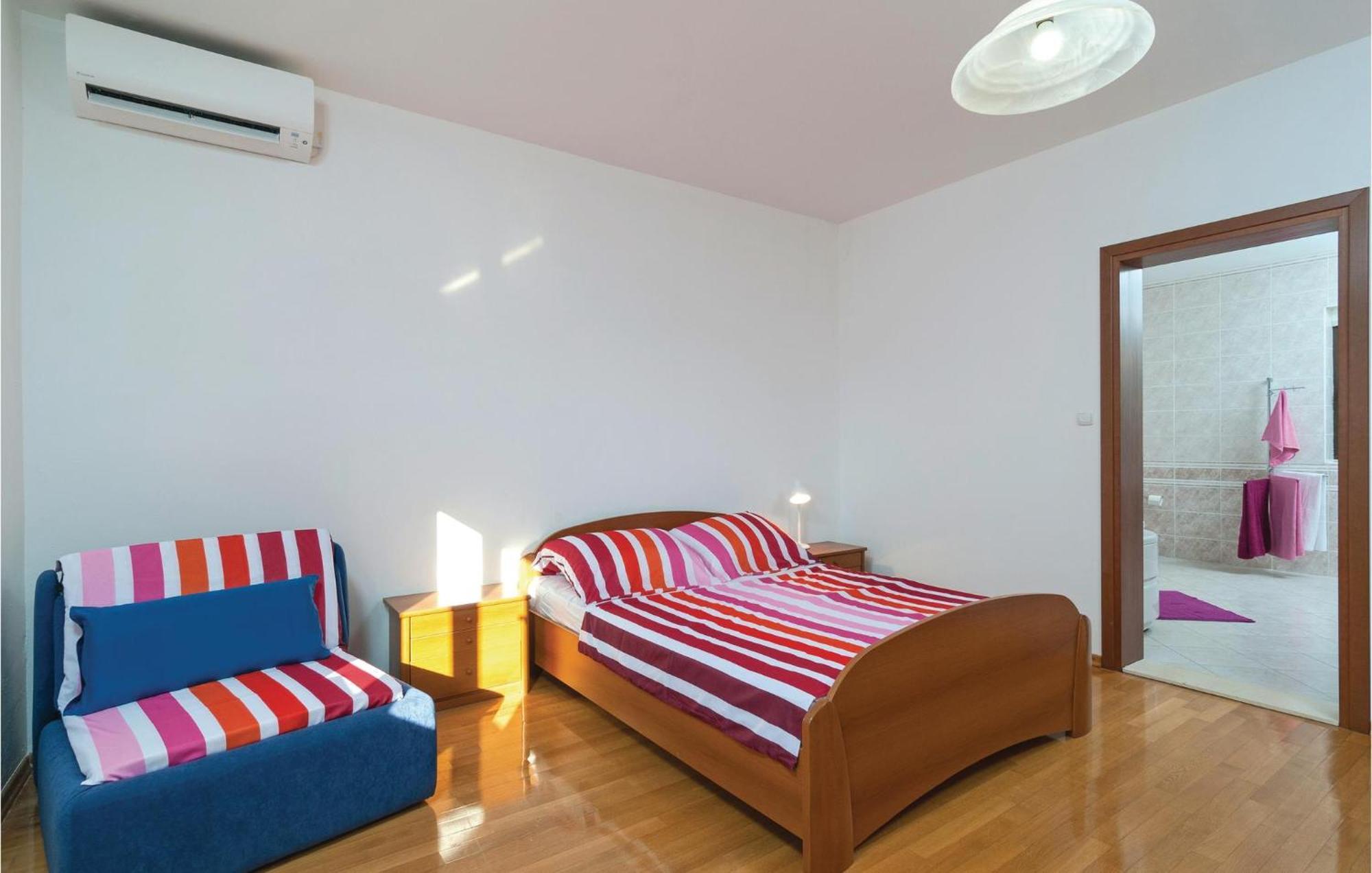 2 Bedroom Lovely Apartment In Bol Luaran gambar