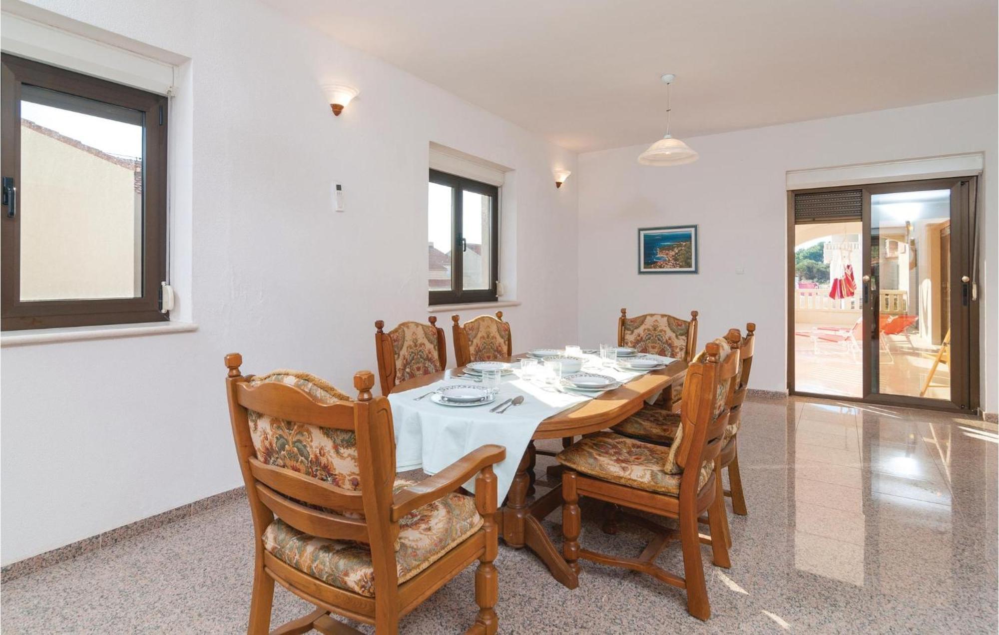 2 Bedroom Lovely Apartment In Bol Luaran gambar