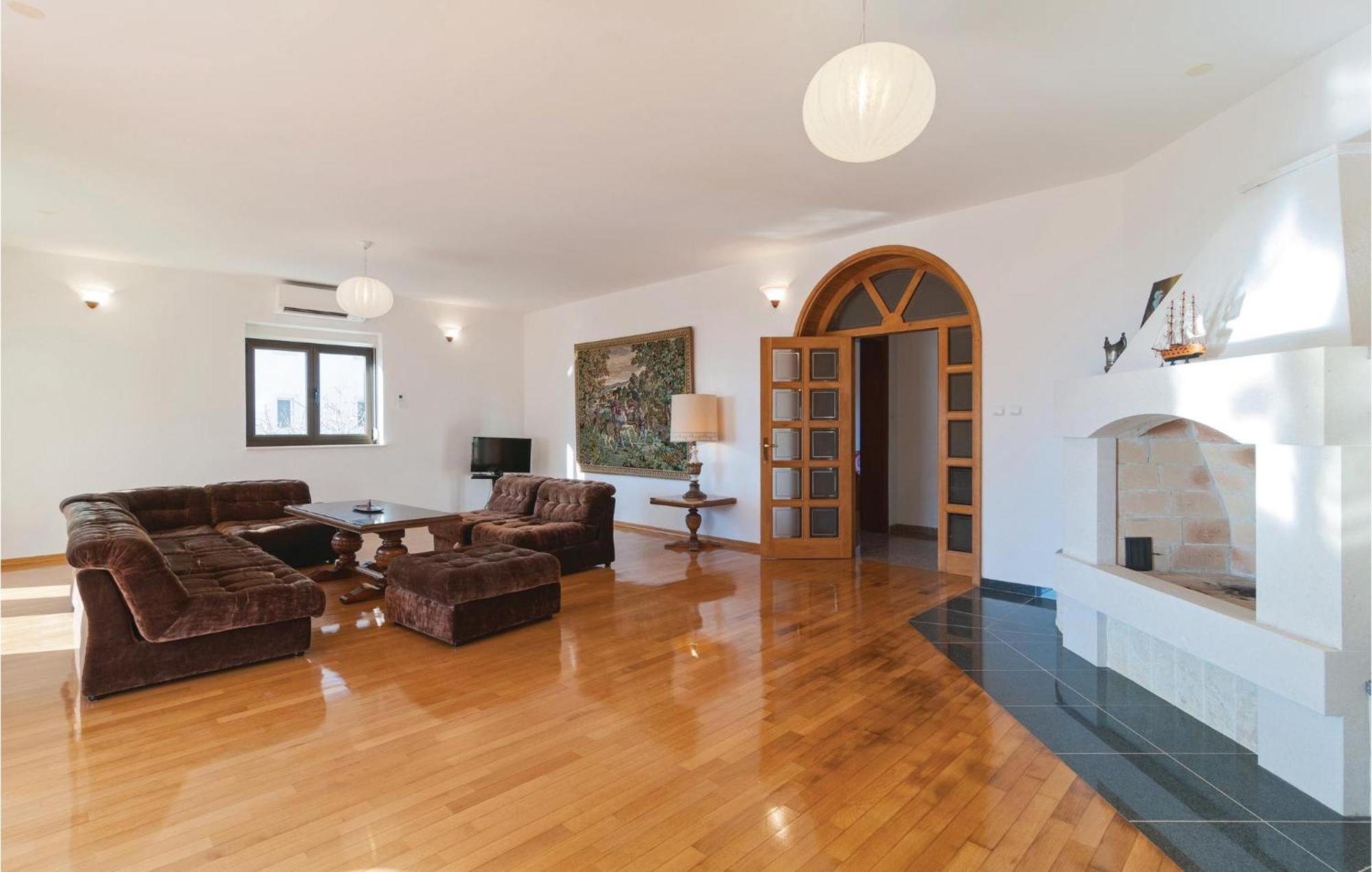 2 Bedroom Lovely Apartment In Bol Luaran gambar